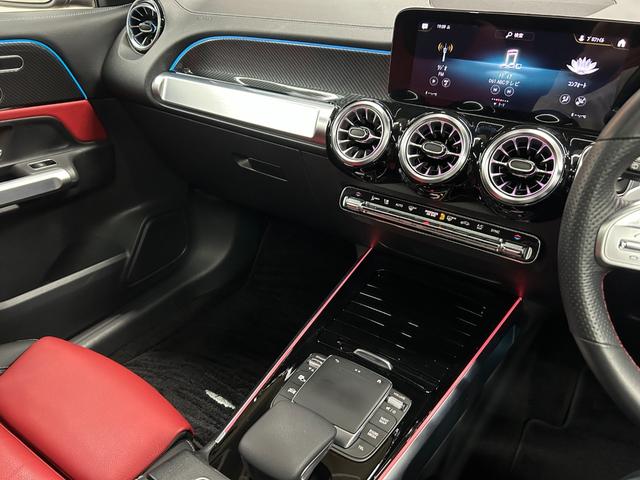 GLB GLB200d 4マチックAMGレザエクスクルシブP 新車保証 AMGライン AMGレザーエクスクルーシブパッケージ 赤×黒レザー パノラミックスライディングルーフ アドバンスドパッケージ GLB45仕様 パナメリカーナグリル 4本出しマフラーカッター(44枚目)