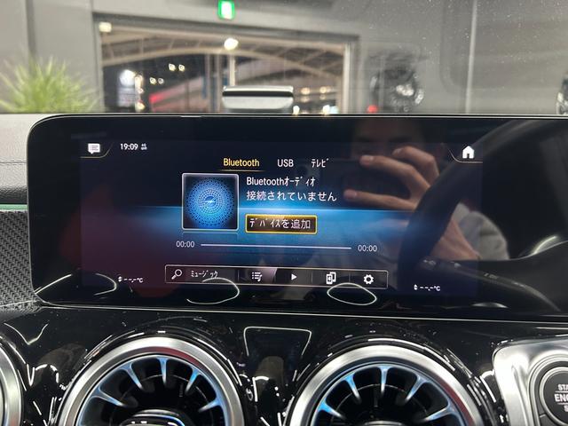 GLB GLB200d 4マチックAMGレザエクスクルシブP 新車保証 AMGライン AMGレザーエクスクルーシブパッケージ 赤×黒レザー パノラミックスライディングルーフ アドバンスドパッケージ GLB45仕様 パナメリカーナグリル 4本出しマフラーカッター(50枚目)