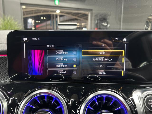 GLB GLB200d 4マチックAMGレザエクスクルシブP 新車保証 AMGライン AMGレザーエクスクルーシブパッケージ 赤×黒レザー パノラミックスライディングルーフ アドバンスドパッケージ GLB45仕様 パナメリカーナグリル 4本出しマフラーカッター(51枚目)