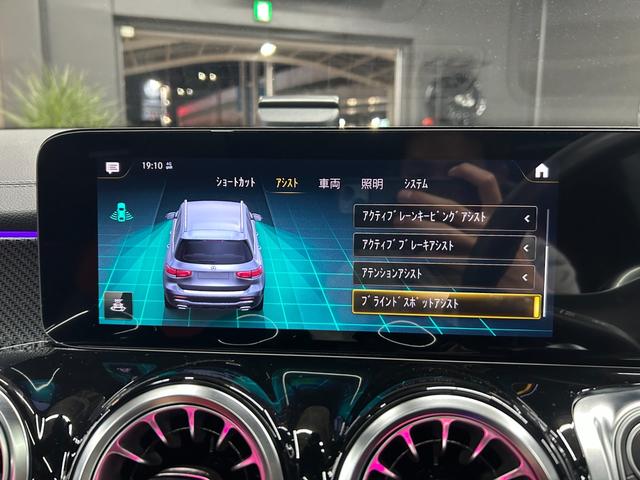 GLB GLB200d 4マチックAMGレザエクスクルシブP 新車保証 AMGライン AMGレザーエクスクルーシブパッケージ 赤×黒レザー パノラミックスライディングルーフ アドバンスドパッケージ GLB45仕様 パナメリカーナグリル 4本出しマフラーカッター(54枚目)