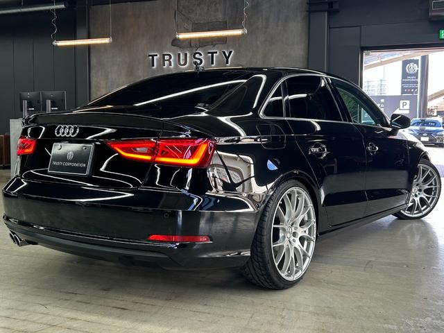 Ａ３セダン １．４ＴＦＳＩシリンダーオンデマンド　Ｓラインパッケージ　ブラウンレザーシート　レイズ１９インチＡＷ　レザーパッケージ　ローダウン　パワーシート　シートヒーター　プッシュスタート　スマートキー　バックカメラ　フルセグＴＶ（12枚目）