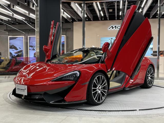 ５７０Ｓスパイダー 　左ハンドル／バーミリオンレッド／認定中古車保証１年付／Ｂｙ　ＭｃＬａｒｅｎ　デザイナーインテリア　ラグジュアリー　セキュリティ－パック　スポ－ツ　ライトウェイト鍛造ホイ－ル　電動メモリ－シ－ト（4枚目）