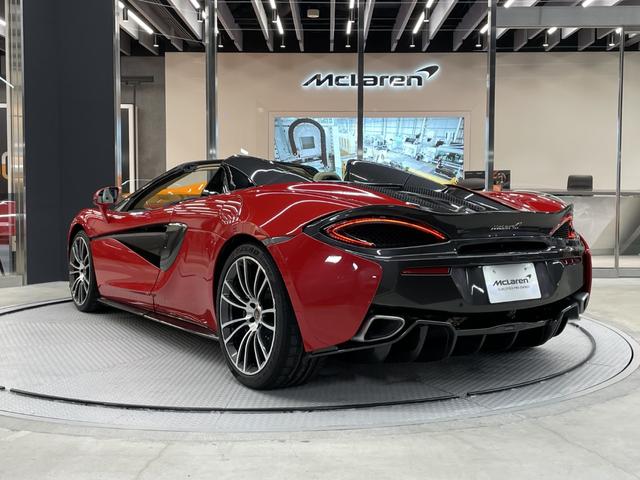 ５７０Ｓスパイダー 　左ハンドル／バーミリオンレッド／認定中古車保証１年付／Ｂｙ　ＭｃＬａｒｅｎ　デザイナーインテリア　ラグジュアリー　セキュリティ－パック　スポ－ツ　ライトウェイト鍛造ホイ－ル　電動メモリ－シ－ト（17枚目）