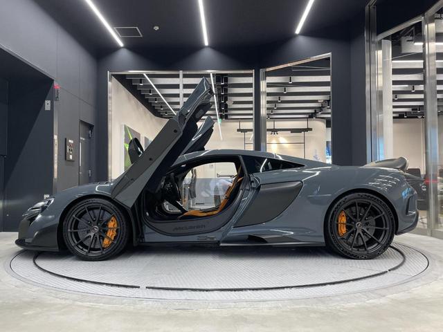 ６７５ＬＴ 　シケイン　クラブスポーツプロフェッショナルパック　世界限定５００台　認定中古車１年保証　車両リフト　リアビューカメラ　ソフトクロ－ズドア　ステルスホイ－ルフィニッシュ　カーボンホイ－ルア－チ（14枚目）