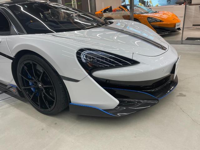 ６００ＬＴ 　６００ＬＴ　右ハンドル　シリカホワイト　スペシャルペイント　認定中古車保証付　カーボンファイバ－エクステリア１＆２　車両リフト　エアーコンディショナ－　１０スポ－クウルトラライトウェイト鍛造ホイ－ル（17枚目）