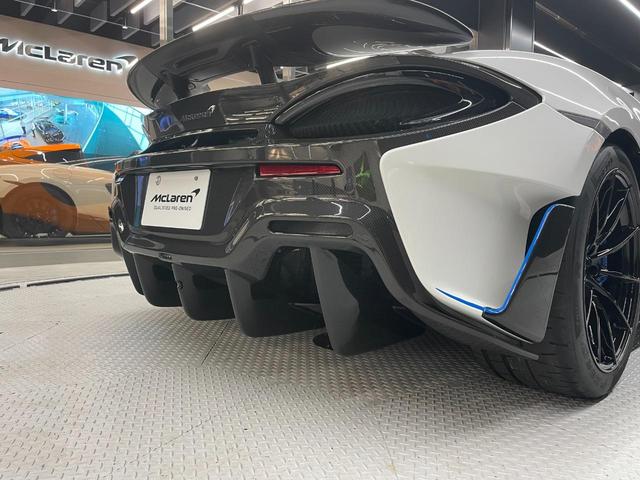 ６００ＬＴ 　６００ＬＴ　右ハンドル　シリカホワイト　スペシャルペイント　認定中古車保証付　カーボンファイバ－エクステリア１＆２　車両リフト　エアーコンディショナ－　１０スポ－クウルトラライトウェイト鍛造ホイ－ル（34枚目）