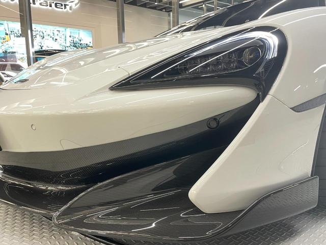 ６００ＬＴ 　６００ＬＴ　右ハンドル　シリカホワイト　スペシャルペイント　認定中古車保証付　カーボンファイバ－エクステリア１＆２　車両リフト　エアーコンディショナ－　ソフトクロ－ズドア　ＭＣＬデザイナー　インテリア（16枚目）