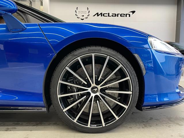 ＧＴ リュクス　プレミアム＆プラクティカリパック　ＭＳＯペイント／スポ－ツエキゾ－スト／１５スポ－ク鍛造ホイ－ル／車両リフト／アダプティブＬＥＤヘッドライト／Ｂ＆Ｗ１２スピーカーオーディオシステム／プライバシ－ガラス／グロスブラックル－フ（15枚目）