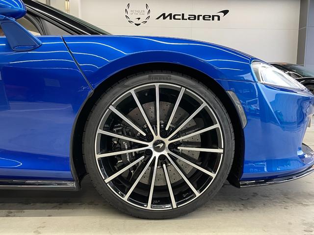 ＧＴ リュクス　プレミアム＆プラクティカリパック　ＭＳＯペイント／スポ－ツエキゾ－スト／１５スポ－ク鍛造ホイ－ル／車両リフト／アダプティブＬＥＤヘッドライト／Ｂ＆Ｗ１２スピーカーオーディオシステム／プライバシ－ガラス／グロスブラックル－フ（16枚目）