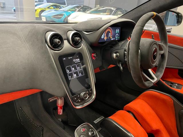 ６００ＬＴ ベースグレード　カ－ボンエファイバ－エクステリア１＆２　カ－ボンエファイバ－エクステリア１＆２／ス－パーライトウェイトレーシングシ－ト（スタンダ－ド）／１０スポーク　ウルトラ　ライト　ウェイト鍛造ホイール／スイッチパック（カーボン）／車両リフト（21枚目）