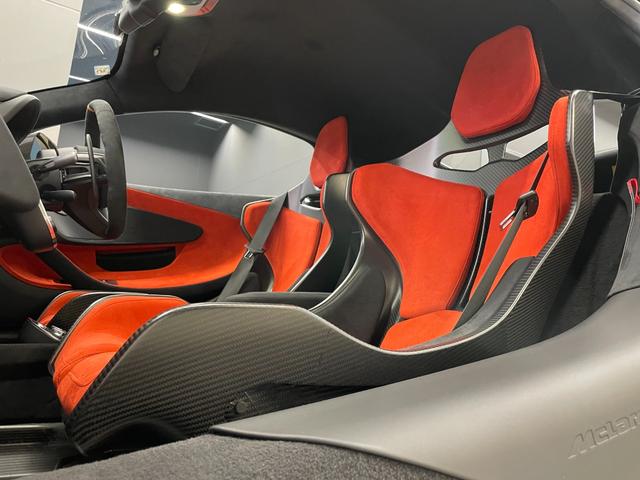 ６００ＬＴ ベースグレード　カ－ボンエファイバ－エクステリア１＆２　カ－ボンエファイバ－エクステリア１＆２／ス－パーライトウェイトレーシングシ－ト（スタンダ－ド）／１０スポーク　ウルトラ　ライト　ウェイト鍛造ホイール／スイッチパック（カーボン）／車両リフト（22枚目）