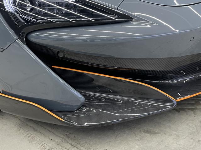 ６００ＬＴ ベースグレード　カ－ボンエファイバ－エクステリア１＆２　カ－ボンエファイバ－エクステリア１＆２／ス－パーライトウェイトレーシングシ－ト（スタンダ－ド）／１０スポーク　ウルトラ　ライト　ウェイト鍛造ホイール／スイッチパック（カーボン）／車両リフト（27枚目）