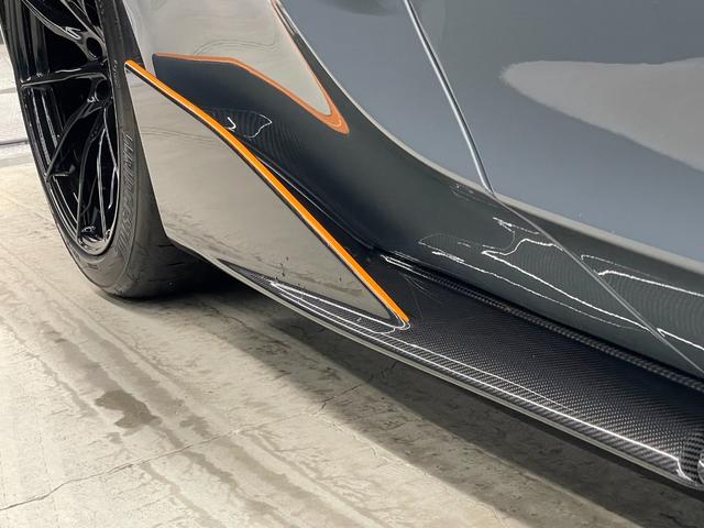 ６００ＬＴ ベースグレード　カ－ボンエファイバ－エクステリア１＆２　カ－ボンエファイバ－エクステリア１＆２／ス－パーライトウェイトレーシングシ－ト（スタンダ－ド）／１０スポーク　ウルトラ　ライト　ウェイト鍛造ホイール／スイッチパック（カーボン）／車両リフト（29枚目）