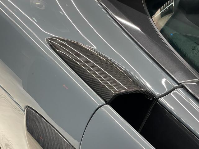 ６００ＬＴ ベースグレード　カ－ボンエファイバ－エクステリア１＆２　カ－ボンエファイバ－エクステリア１＆２／ス－パーライトウェイトレーシングシ－ト（スタンダ－ド）／１０スポーク　ウルトラ　ライト　ウェイト鍛造ホイール／スイッチパック（カーボン）／車両リフト（31枚目）