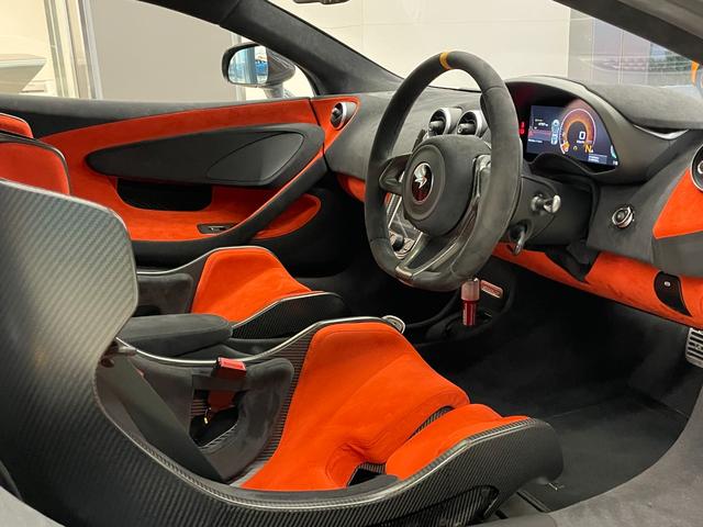 ６００ＬＴ ベースグレード　カ－ボンエファイバ－エクステリア１＆２　カ－ボンエファイバ－エクステリア１＆２／ス－パーライトウェイトレーシングシ－ト（スタンダ－ド）／１０スポーク　ウルトラ　ライト　ウェイト鍛造ホイール／スイッチパック（カーボン）／車両リフト（33枚目）