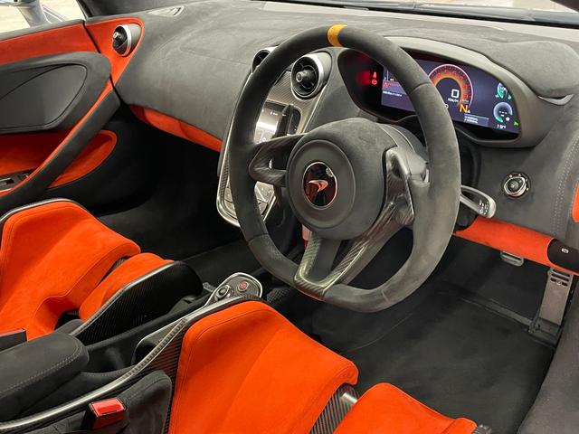 ６００ＬＴ ベースグレード　カ－ボンエファイバ－エクステリア１＆２　カ－ボンエファイバ－エクステリア１＆２／ス－パーライトウェイトレーシングシ－ト（スタンダ－ド）／１０スポーク　ウルトラ　ライト　ウェイト鍛造ホイール／スイッチパック（カーボン）／車両リフト（34枚目）