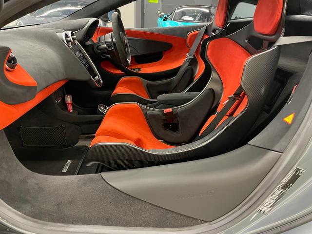 ６００ＬＴ ベースグレード　カ－ボンエファイバ－エクステリア１＆２　カ－ボンエファイバ－エクステリア１＆２／ス－パーライトウェイトレーシングシ－ト（スタンダ－ド）／１０スポーク　ウルトラ　ライト　ウェイト鍛造ホイール／スイッチパック（カーボン）／車両リフト（37枚目）