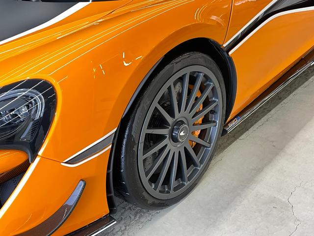 ６２０Ｒ 世界２２５台限定車　スぺシャルペイント／モータ－スポ－ツダンピングサスペンション／スポ－ツエキゾ－スト／スーパ－ライトウェイトレ－シングシ－ト／ＭＳＯハーネスバ－／エアコン／前後パーキングセンサ－／バックカメラ（15枚目）