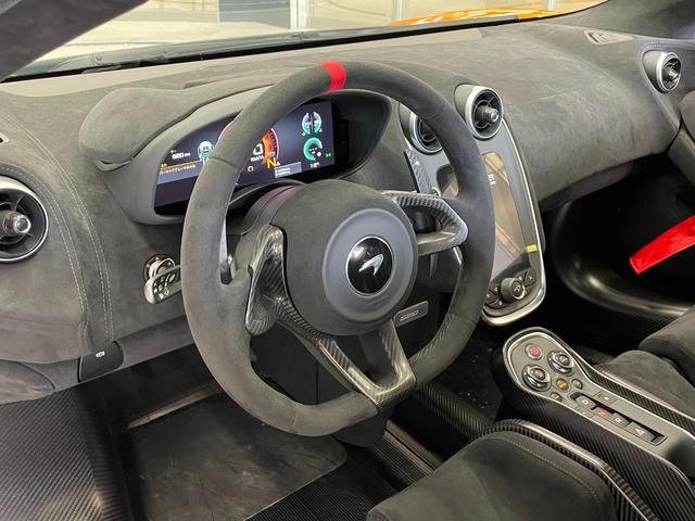 ６２０Ｒ 世界２２５台限定車　スぺシャルペイント／モータ－スポ－ツダンピングサスペンション／スポ－ツエキゾ－スト／スーパ－ライトウェイトレ－シングシ－ト／ＭＳＯハーネスバ－／エアコン／前後パーキングセンサ－／バックカメラ（25枚目）