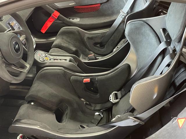 ６２０Ｒ 世界２２５台限定車　スぺシャルペイント／モータ－スポ－ツダンピングサスペンション／スポ－ツエキゾ－スト／スーパ－ライトウェイトレ－シングシ－ト／ＭＳＯハーネスバ－／エアコン／前後パーキングセンサ－／バックカメラ（28枚目）