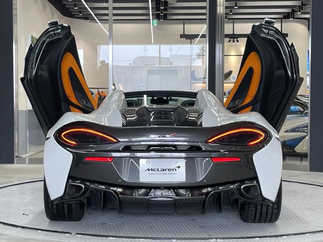 ５７０Ｓスパイダー ベースグレード　左ハンドル／シリカホワイト／認定中古車保証１年付／ナッパレザーインテリア／車検Ｒ７年７月／Ｂ＆Ｗスピーカーオーディオシステム／車両リフト／（13枚目）