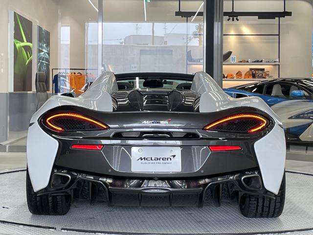 ５７０Ｓスパイダー ベースグレード　左ハンドル／シリカホワイト／認定中古車保証１年付／ナッパレザーインテリア／車検Ｒ７年７月／Ｂ＆Ｗスピーカーオーディオシステム／車両リフト／（14枚目）