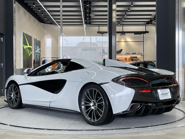 ５７０Ｓスパイダー ベースグレード　左ハンドル／シリカホワイト／認定中古車保証１年付／ナッパレザーインテリア／車検Ｒ７年７月／Ｂ＆Ｗスピーカーオーディオシステム／車両リフト／（15枚目）