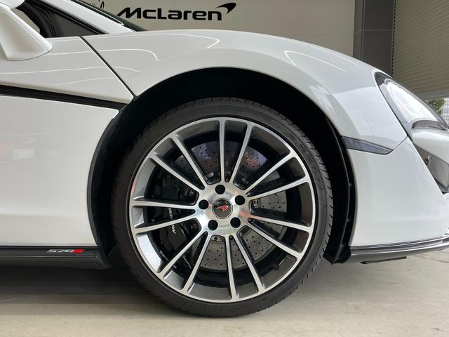 ５７０Ｓスパイダー ベースグレード　左ハンドル／シリカホワイト／認定中古車保証１年付／ナッパレザーインテリア／車検Ｒ７年７月／Ｂ＆Ｗスピーカーオーディオシステム／車両リフト／（19枚目）