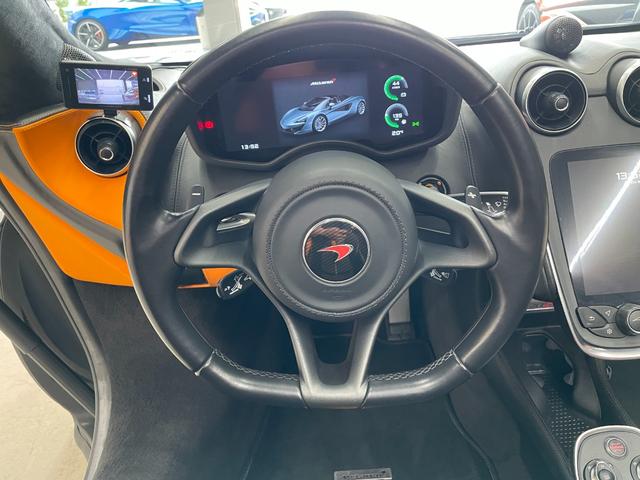 ５７０Ｓスパイダー ベースグレード　左ハンドル／シリカホワイト／認定中古車保証１年付／ナッパレザーインテリア／車検Ｒ７年７月／Ｂ＆Ｗスピーカーオーディオシステム／車両リフト／（23枚目）