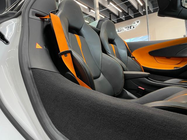 ５７０Ｓスパイダー ベースグレード　左ハンドル／シリカホワイト／認定中古車保証１年付／ナッパレザーインテリア／車検Ｒ７年７月／Ｂ＆Ｗスピーカーオーディオシステム／車両リフト／（32枚目）