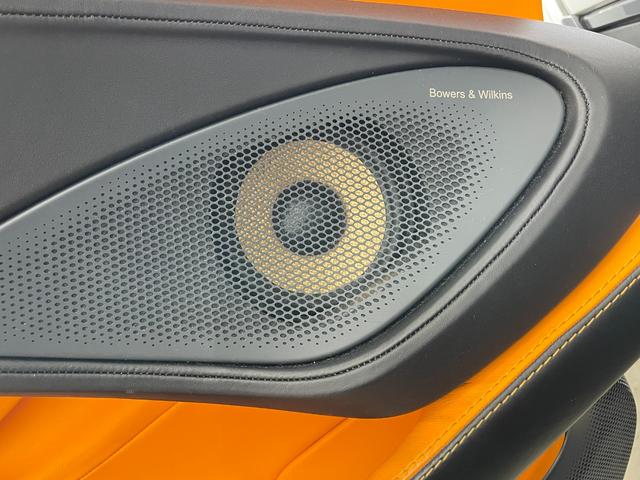 ５７０Ｓスパイダー ベースグレード　左ハンドル／シリカホワイト／認定中古車保証１年付／ナッパレザーインテリア／車検Ｒ７年７月／Ｂ＆Ｗスピーカーオーディオシステム／車両リフト／（36枚目）