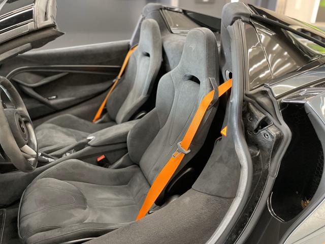 ７２０Ｓスパイダー 　認定中古車保証１年付　左ハンドル　サロス　エリ－トペイント　スポ－ツエキゾ－スト　ポリッシュキャリパー　５ポークライトウェイト鍛造ホイール　リヤビュ－カメラ　車輛リフト　ＭＳＯカーボンパドルシフト（29枚目）