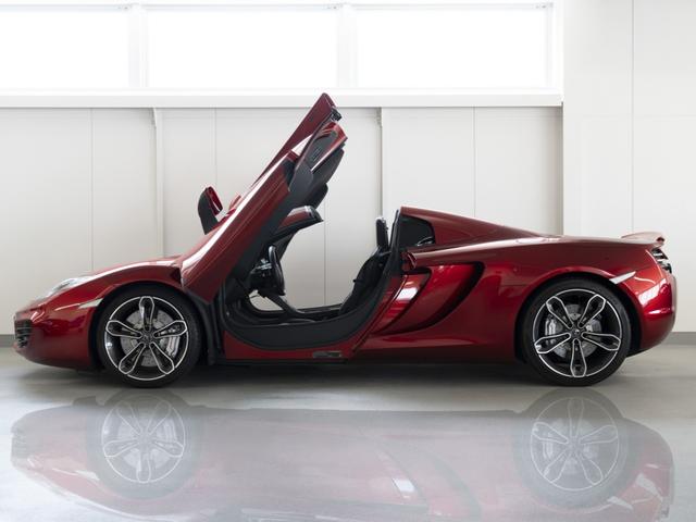 ＭＰ４－１２Ｃスパイダー ベースグレード　ステルスパック／スポ－ツエキゾ－スト／電動メモリ－＆シートヒ－タ－／パーキングセンサ－前後／ライトウエイト鍛造ホイ－ルダイヤモンドカットフィニッシュ／カーボンインテリアアップグレ－ド（11枚目）