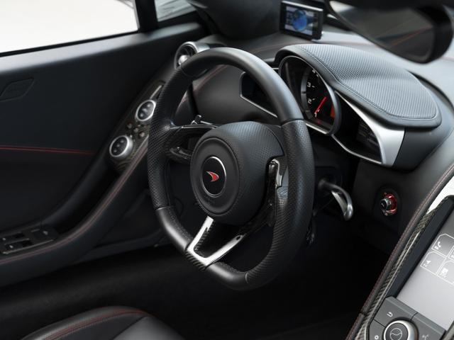 ＭＰ４－１２Ｃスパイダー ベースグレード　ステルスパック／スポ－ツエキゾ－スト／電動メモリ－＆シートヒ－タ－／パーキングセンサ－前後／ライトウエイト鍛造ホイ－ルダイヤモンドカットフィニッシュ／カーボンインテリアアップグレ－ド（23枚目）