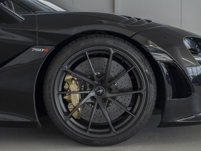 ７５０Ｓスパイダー パフォ－マンスインテリア　スポ－ツエキゾ－スト／１０スポ－クウルトラライト鍛造ホイ－ル「タービン」／ステルスホイ－ルフィニッシュ／電動メモリ－＆シートヒ－タ－／Ｂ＆Ｗ１２スピ－カ－システム／３６０度パ－クビュ－カメラ（18枚目）