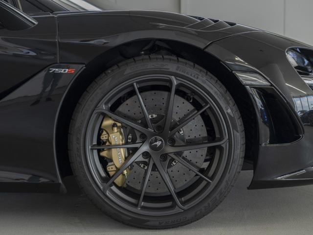 ７５０Ｓスパイダー パフォ－マンスインテリア　スポ－ツエキゾ－スト／１０スポ－クウルトラライト鍛造ホイ－ル「タービン」／ステルスホイ－ルフィニッシュ／電動メモリ－＆シートヒ－タ－／Ｂ＆Ｗ１２スピ－カ－システム／３６０度パ－クビュ－カメラ（19枚目）