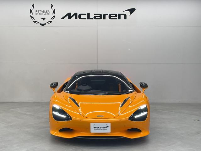 ７５０Ｓ パフォ－マンス　パフォーマンストリム／カーボンエクステリアディテールパック／カーボンファイバ－ルーバ－フロントフェンダ－／手動調節コンフォ－トシ－ト／オレンジシートベルト（7枚目）