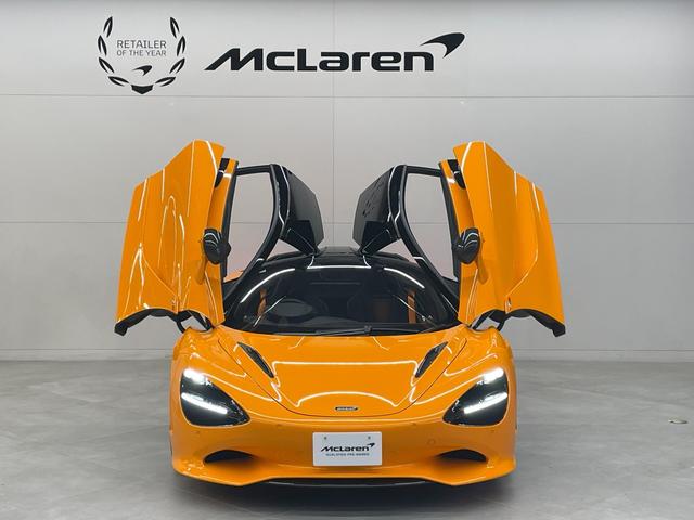 ７５０Ｓ パフォ－マンス　パフォーマンストリム／カーボンエクステリアディテールパック／カーボンファイバ－ルーバ－フロントフェンダ－／手動調節コンフォ－トシ－ト／オレンジシートベルト（9枚目）