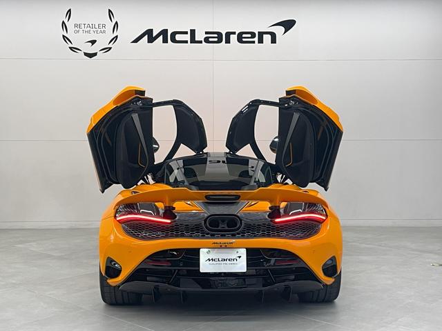 ７５０Ｓ パフォ－マンス　パフォーマンストリム／カーボンエクステリアディテールパック／カーボンファイバ－ルーバ－フロントフェンダ－／手動調節コンフォ－トシ－ト／オレンジシートベルト（15枚目）