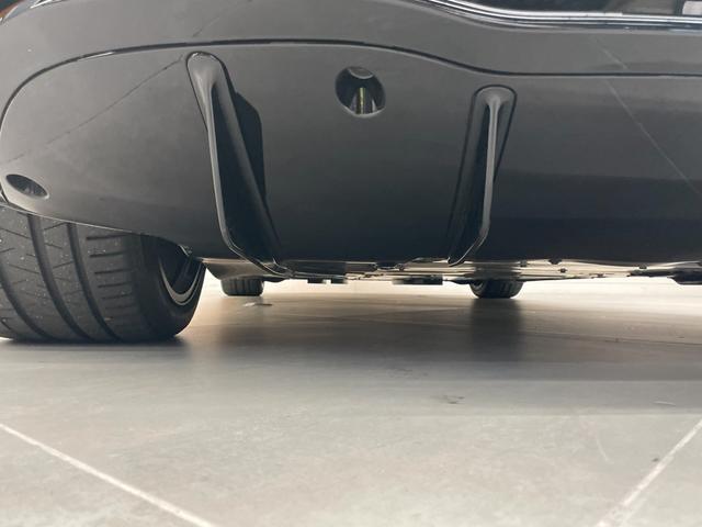 ７５０Ｓ パフォ－マンス　パフォーマンストリム／カーボンエクステリアディテールパック／カーボンファイバ－ルーバ－フロントフェンダ－／手動調節コンフォ－トシ－ト／オレンジシートベルト（31枚目）