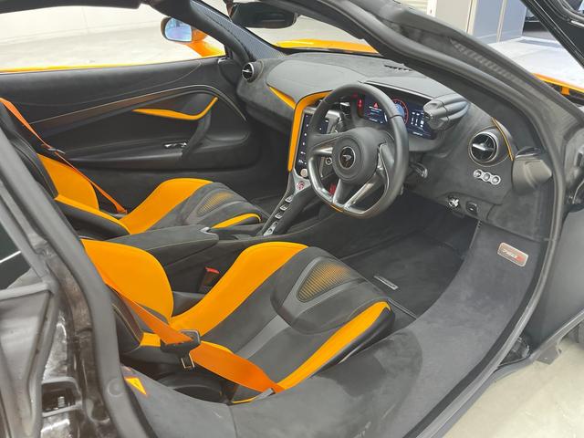 ７５０Ｓ パフォ－マンス　パフォーマンストリム／カーボンエクステリアディテールパック／カーボンファイバ－ルーバ－フロントフェンダ－／手動調節コンフォ－トシ－ト／オレンジシートベルト（35枚目）