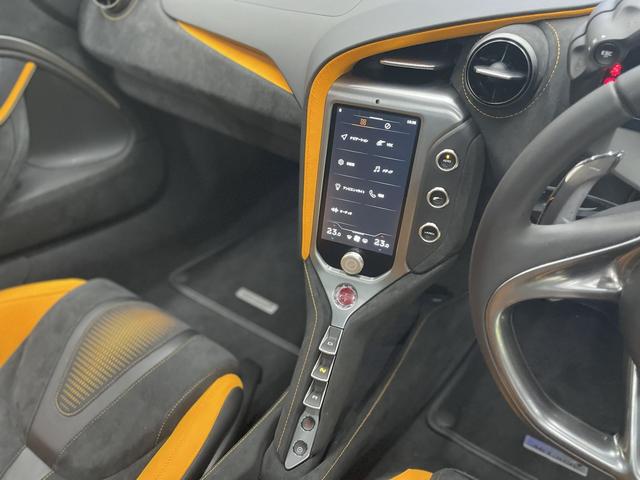 ７５０Ｓ パフォ－マンス　パフォーマンストリム／カーボンエクステリアディテールパック／カーボンファイバ－ルーバ－フロントフェンダ－／手動調節コンフォ－トシ－ト／オレンジシートベルト（43枚目）