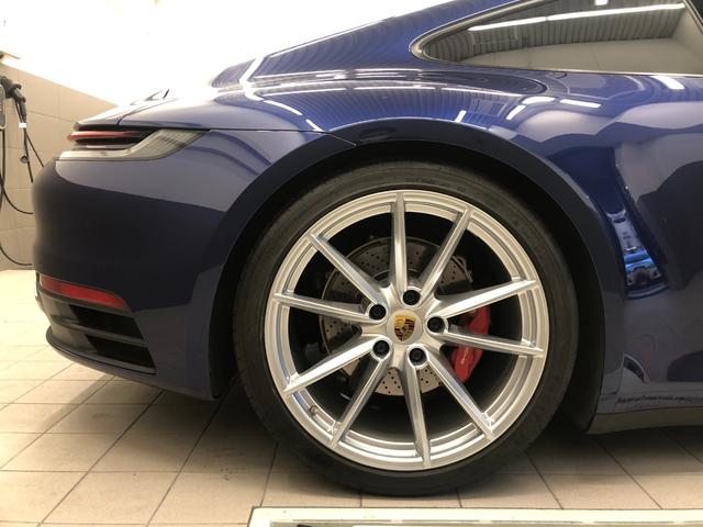 ９１１ ９１１カレラＳ　２０２０年モデル　認定中古車保証　スポーツ　エグゾースト　システム　ＰＡＳＭ付きスポーツサスペンション　電動スライドチルト　サンルーフ　シートベンチレーション　スポーツクロノ　レーンチェンジアシスト（22枚目）