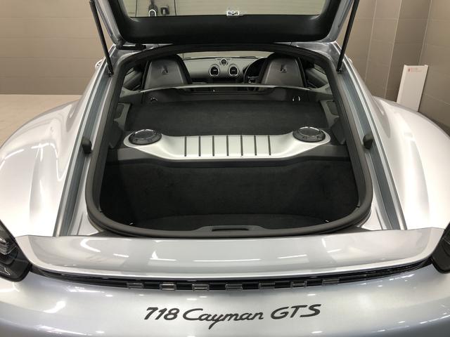 ７１８ケイマン ７１８ケイマンＧＴＳ　２０１８年モデル　認定中古車保証　ポルシェエントリードライブシステム　ＧＴスポーツステアリング　リア　サイド　エアインテークグリル塗装仕上げ　アルミルック仕上げ燃料キャップ　車両盗難防止システム（19枚目）