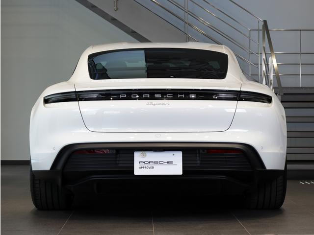 タイカン タイカン　２０２２年モデル　新車保証継承付　エアサス　スポクロ　シートベンチレーション　ＢＯＳＥ　パフォーマンスバッテリープラス　エレクトリックスポーツサウンド　パッセンジャーディスプレー　４＋１シート（7枚目）