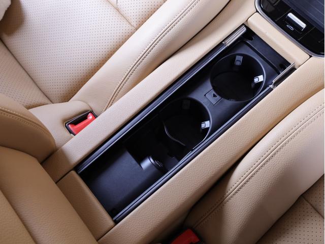 パナメーラ ４　２０２２年モデル　認定中古車保証付　スポ－ツクロノ　ＢＯＳＥ　リアアクスル　２０インチＡＷ（30枚目）