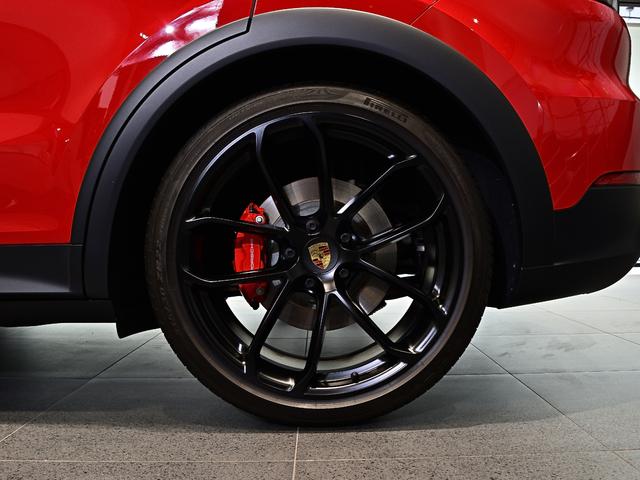 カイエンクーペ カイエンＧＴＳ　クーペ　２０２０年式　認定中古車保証付　ライトウェイトスポーツパッケージ　スポエグセンターテールパイプ　ソフトクローズ　ＢＯＳＥ（10枚目）