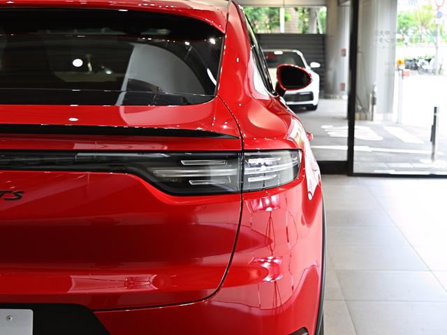 カイエンクーペ カイエンＧＴＳ　クーペ　２０２０年式　認定中古車保証付　ライトウェイトスポーツパッケージ　スポエグセンターテールパイプ　ソフトクローズ　ＢＯＳＥ（12枚目）