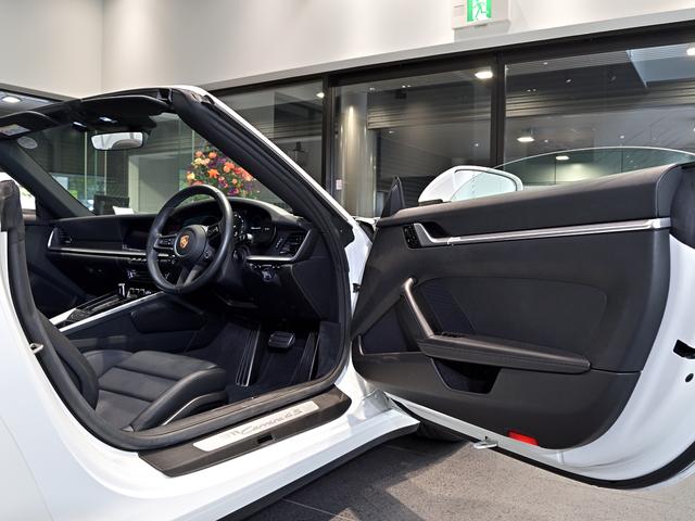９１１ ９１１カレラ４Ｓ　カブリオレ　２０２０年式　認定中古車保証付　スポクロ　パワステプラス　１４ｗａｙ電動シート　ブラッシュドアルミニウムインテリアパッケージ（17枚目）