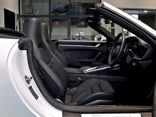 ９１１ ９１１カレラ４Ｓ　カブリオレ　２０２０年式　認定中古車保証付　スポクロ　パワステプラス　１４ｗａｙ電動シート　ブラッシュドアルミニウムインテリアパッケージ（18枚目）